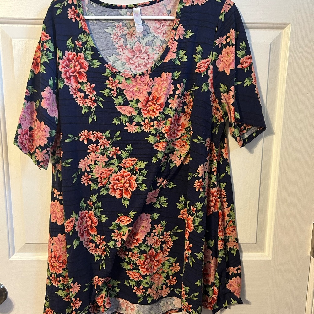 LulaRoe Perfect T
